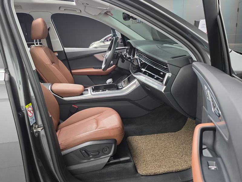 2021 Audi Q7 45 TDI Quattro photo 10