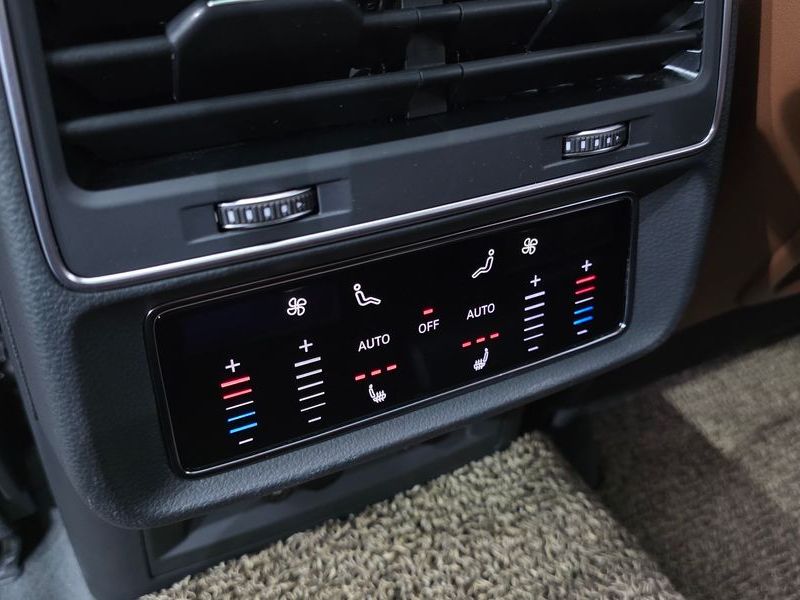 2021 Audi Q7 45 TDI Quattro photo 18