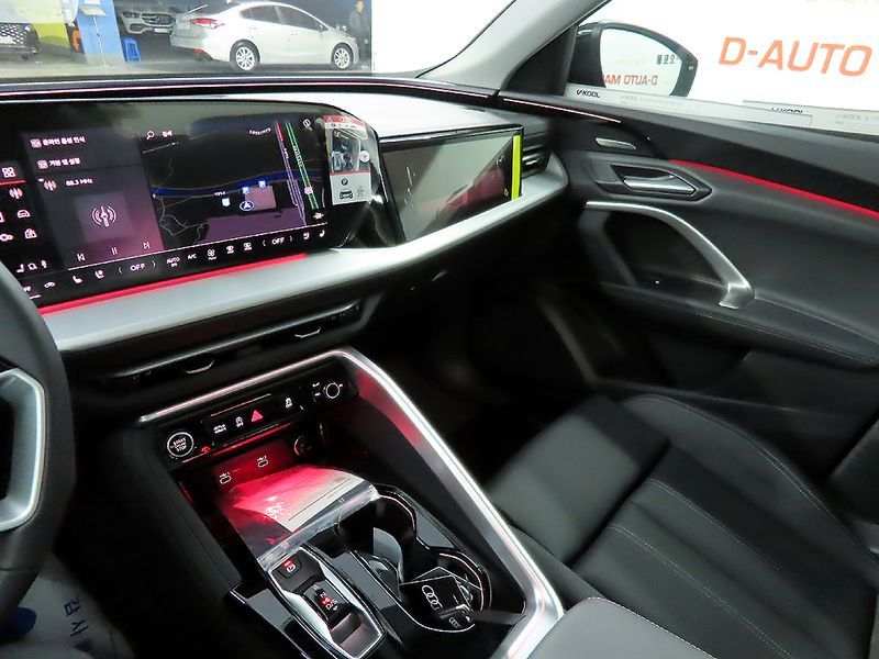 2025 Audi Q5 45 TFSI Quattro S Line Sportback photo 9