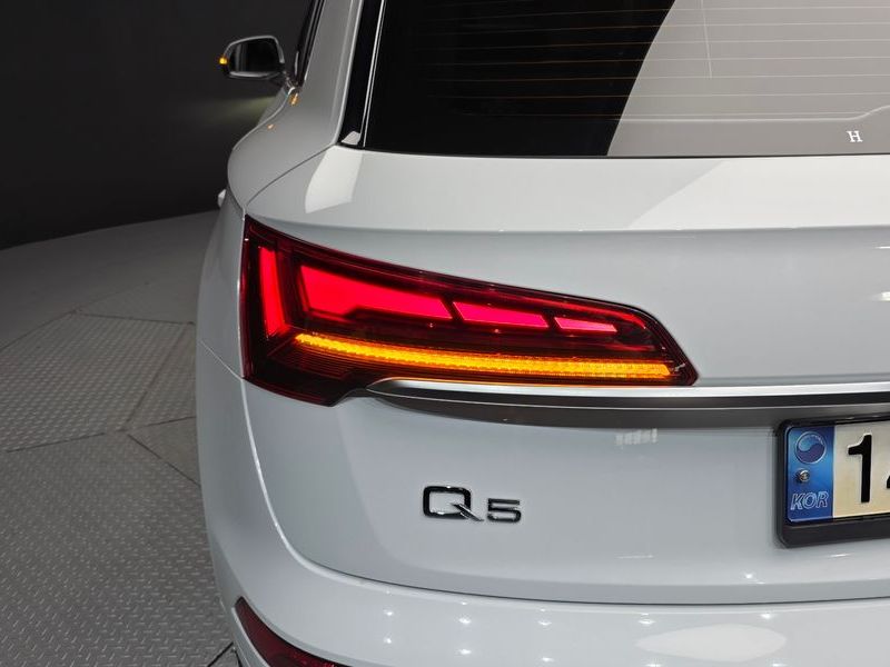 2021 Audi Q5 40 TDI Quattro Premium photo 23