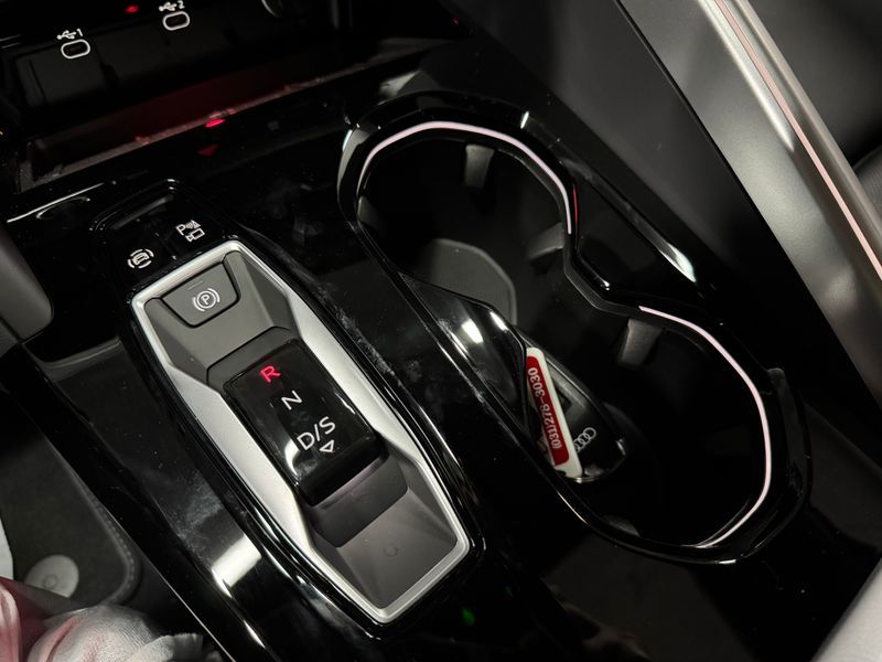 2025 Audi Q5 40 TDI Quattro S Line Black Edition photo 10