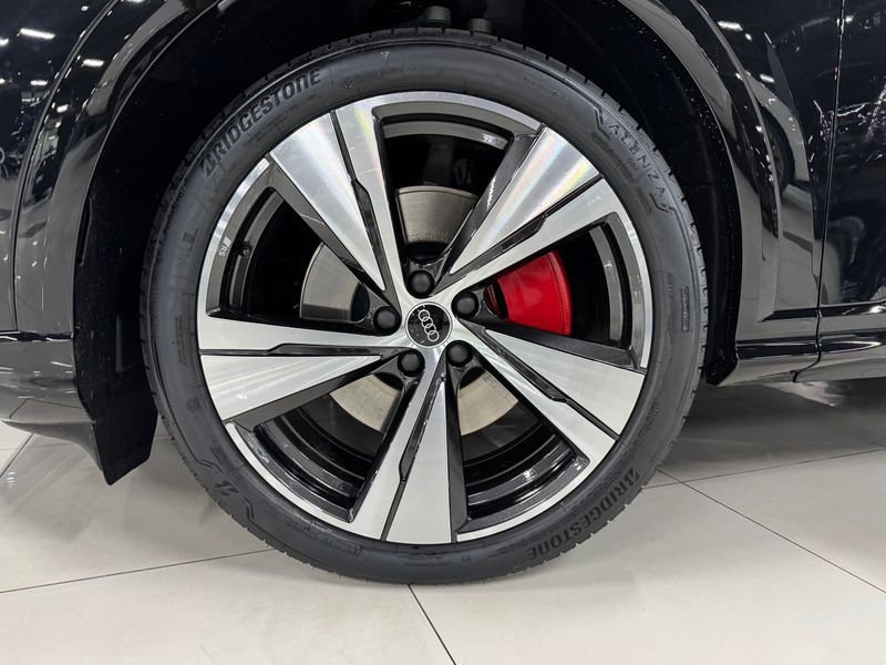 2025 Audi Q5 40 TDI Quattro S Line Black Edition photo 15