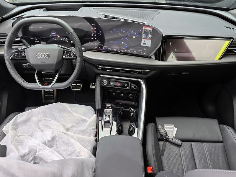 2026 Audi Q5 40 TDI Quattro S Line Black Edition photo 7