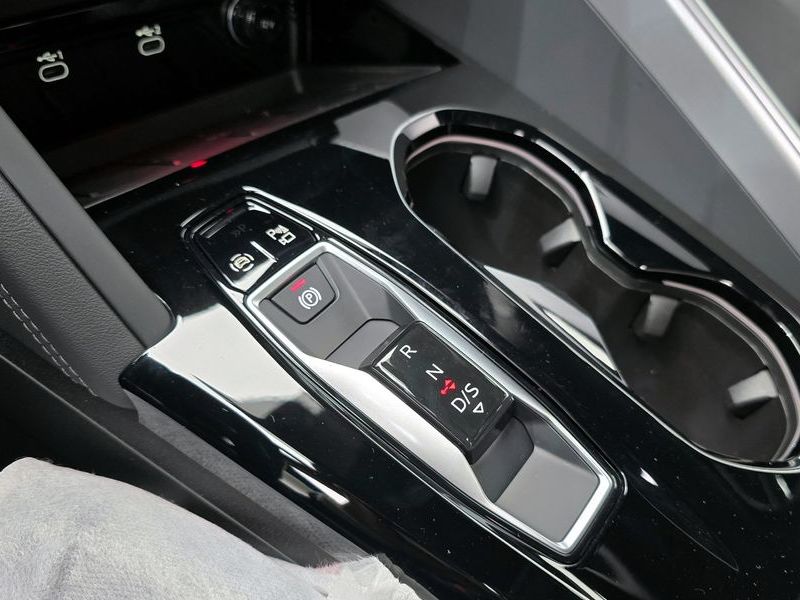 2026 Audi Q5 40 TDI Quattro S Line Black Edition photo 9