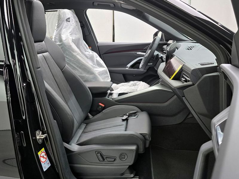 2026 Audi Q5 40 TDI Quattro S Line Black Edition photo 10