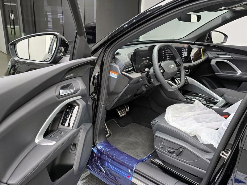 2026 Audi Q5 40 TDI Quattro S Line Black Edition photo 11