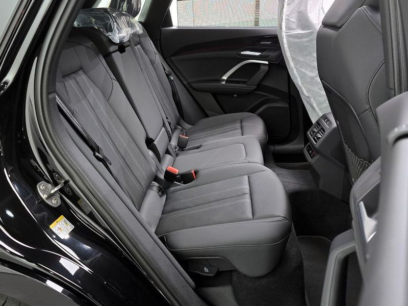 2026 Audi Q5 40 TDI Quattro S Line Black Edition photo 12