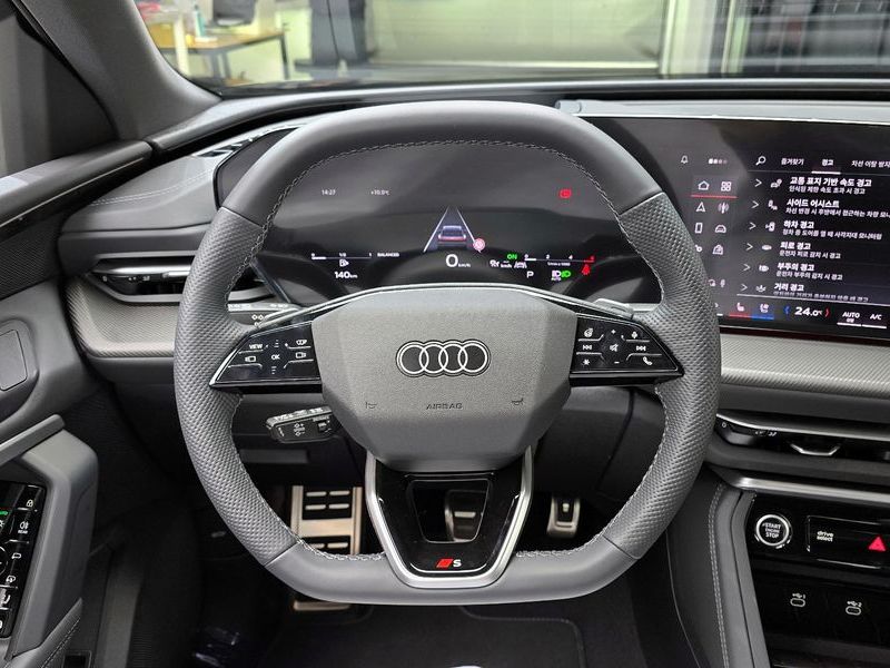 2026 Audi Q5 40 TDI Quattro S Line Black Edition photo 13