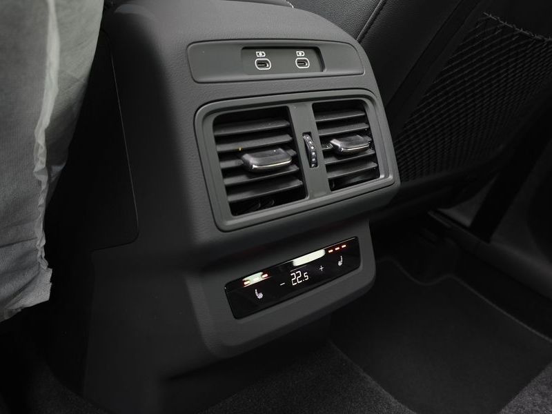 2026 Audi Q5 40 TDI Quattro S Line Black Edition photo 17