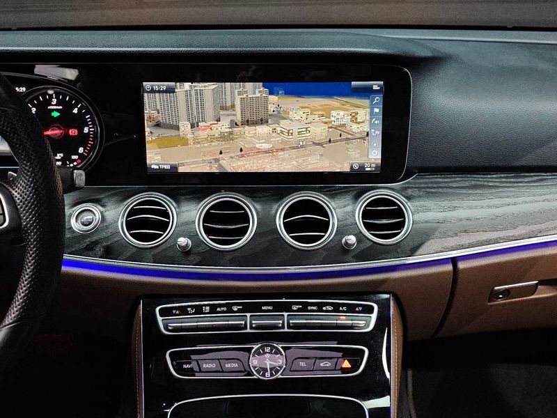 2018 Mercedes-Benz E-Class E220d 4MATIC Avantgarde photo 14
