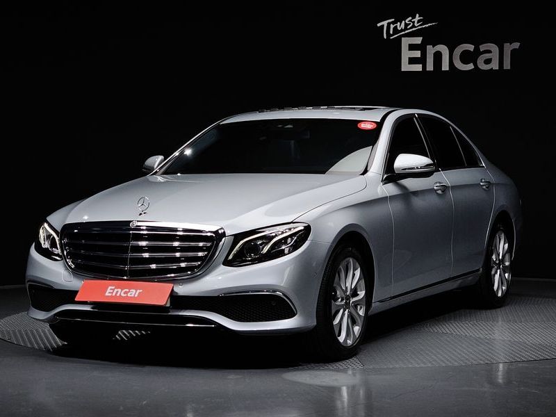 2020 Mercedes-Benz E-Class E220d 4MATIC Exclusive photo 1