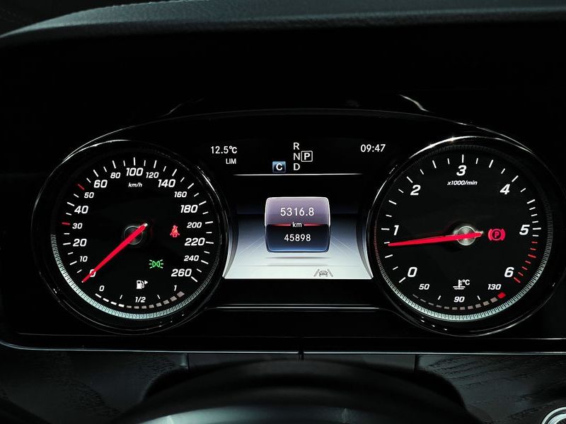 2020 Mercedes-Benz E-Class E220d 4MATIC Exclusive photo 8