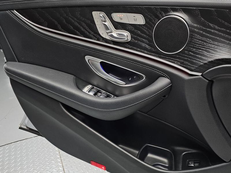 2020 Mercedes-Benz E-Class E220d 4MATIC Exclusive photo 14