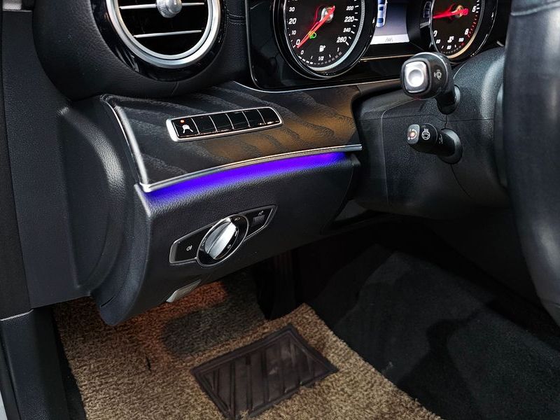 2020 Mercedes-Benz E-Class E220d 4MATIC Exclusive photo 15