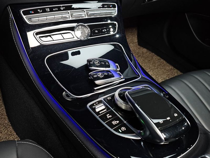 2020 Mercedes-Benz E-Class E220d 4MATIC Exclusive photo 18