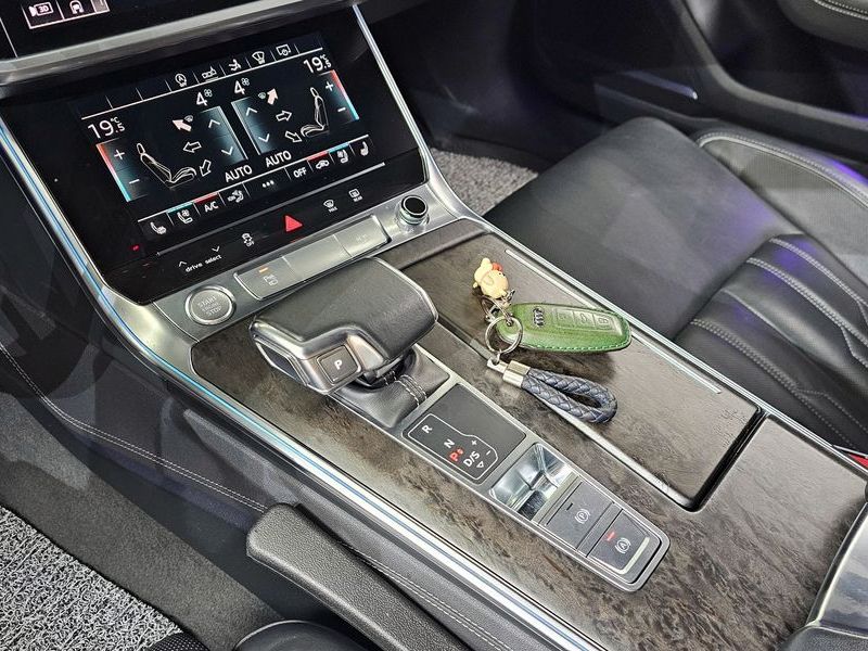2020 Audi A7 55 TFSI Quattro Premium photo 8