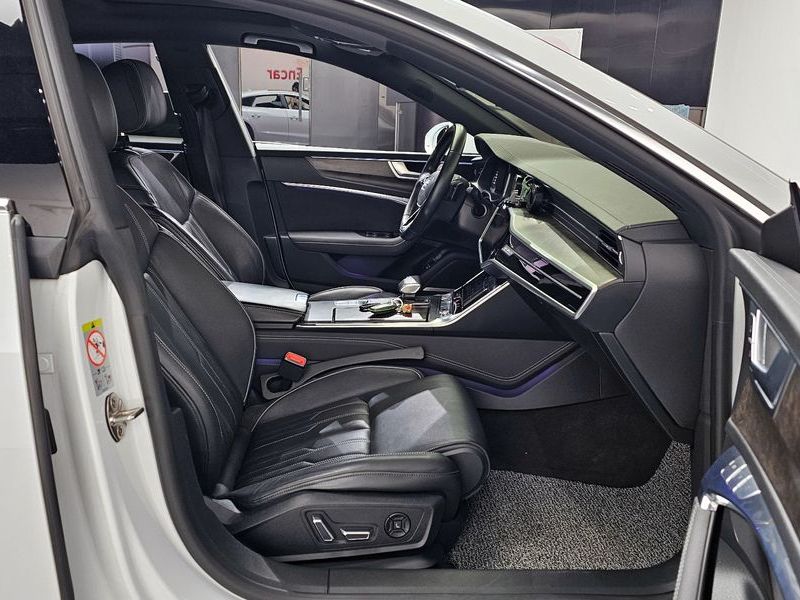 2020 Audi A7 55 TFSI Quattro Premium photo 9