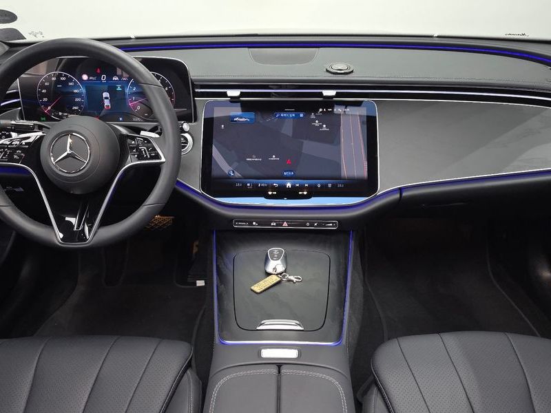 2024 Mercedes-Benz E-Class E200 Avantgarde photo 7