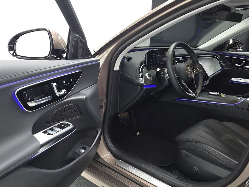 2024 Mercedes-Benz E-Class E200 Avantgarde photo 11