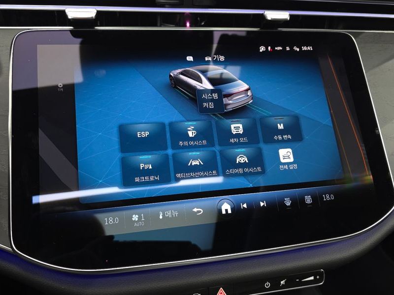 2024 Mercedes-Benz E-Class E200 Avantgarde photo 16