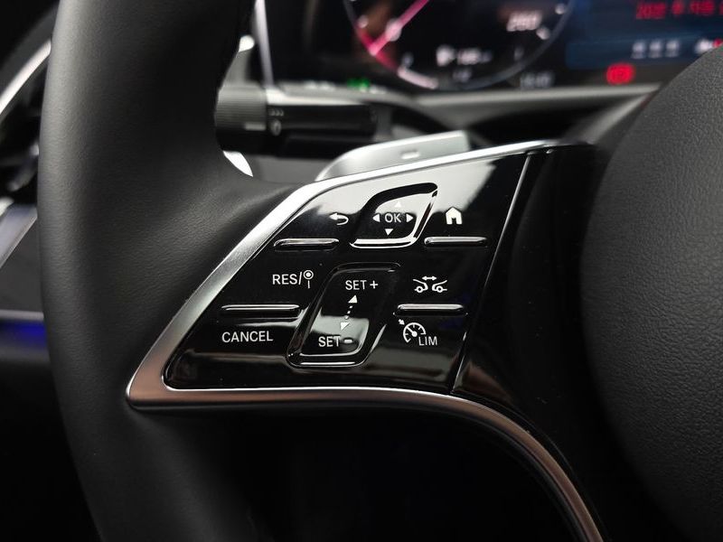 2024 Mercedes-Benz E-Class E200 Avantgarde photo 19