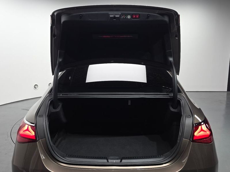 2024 Mercedes-Benz E-Class E200 Avantgarde photo 20