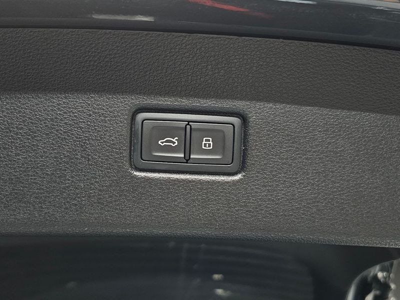 2022 Audi Q5 40 TDI Quattro Sportback photo 18
