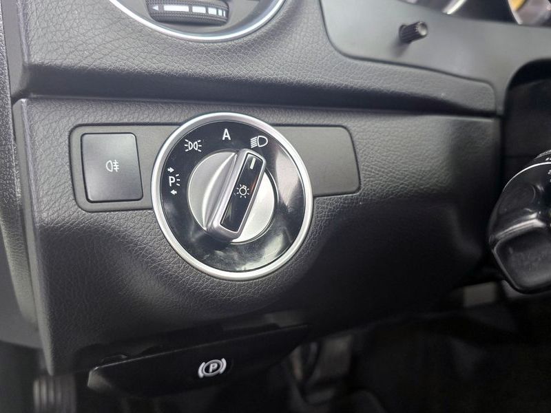 2012 Mercedes-Benz C-Class C200 CGI AVANTGARDE photo 15
