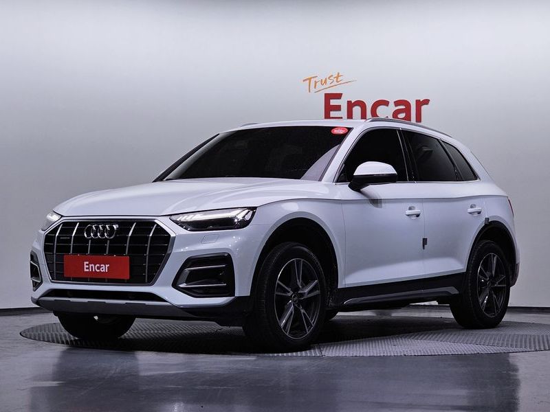 2022 Audi Q5 40 TDI Quattro photo 1
