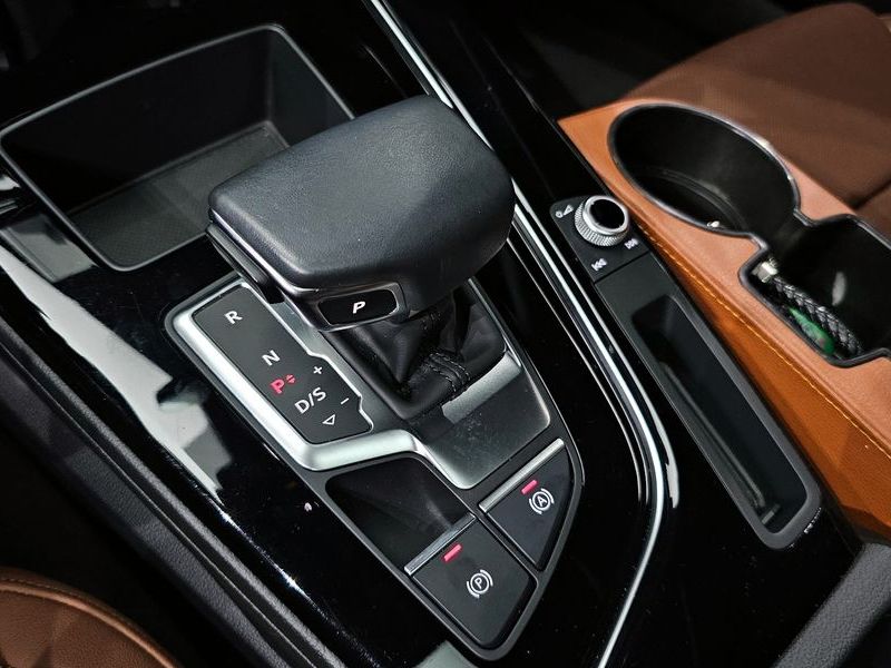 2021 Audi A4 40 TFSI Premium photo 9