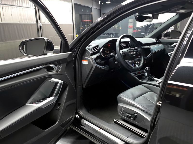 2023 Audi Q3 35 TDI Premium photo 10