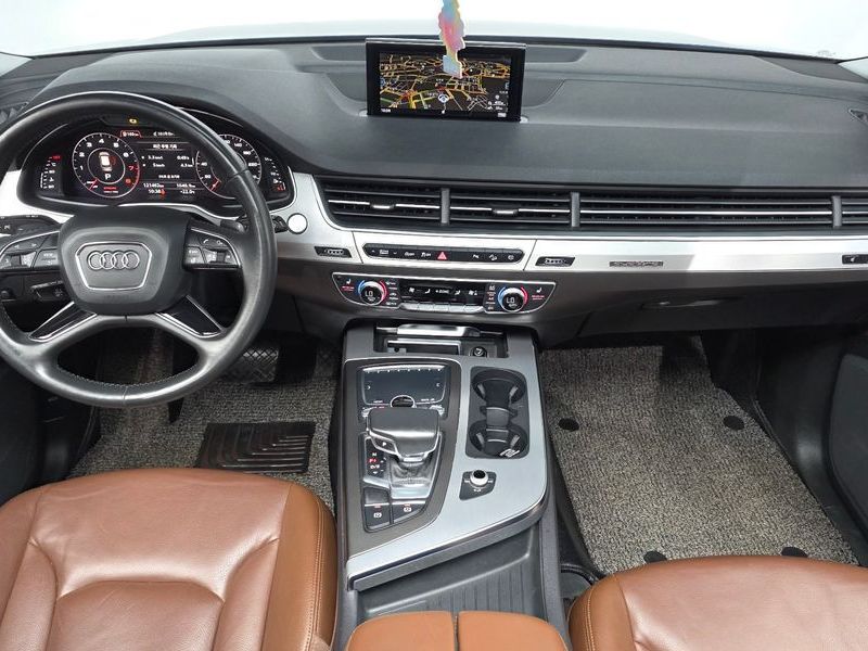 2019 Audi Q7 45 TFSI Quattro photo 7