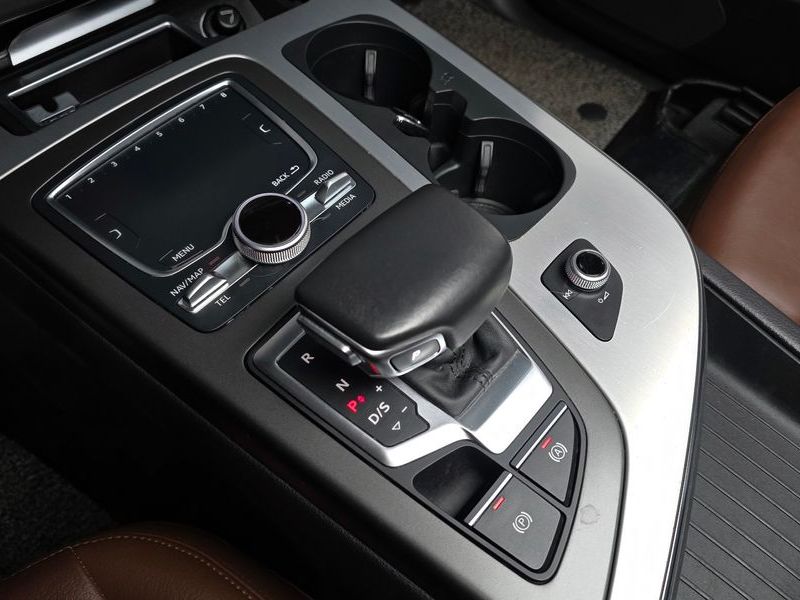 2019 Audi Q7 45 TFSI Quattro photo 9
