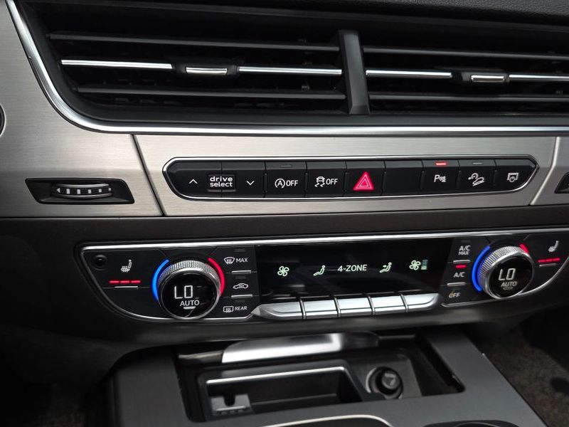 2019 Audi Q7 45 TFSI Quattro photo 16