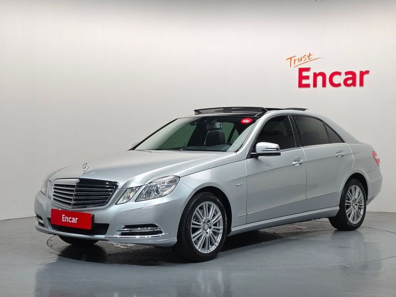 2012 Mercedes-Benz E-Class E300 Elegance photo 1