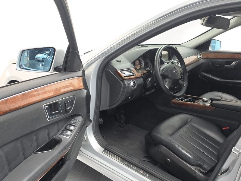 2012 Mercedes-Benz E-Class E300 Elegance photo 10