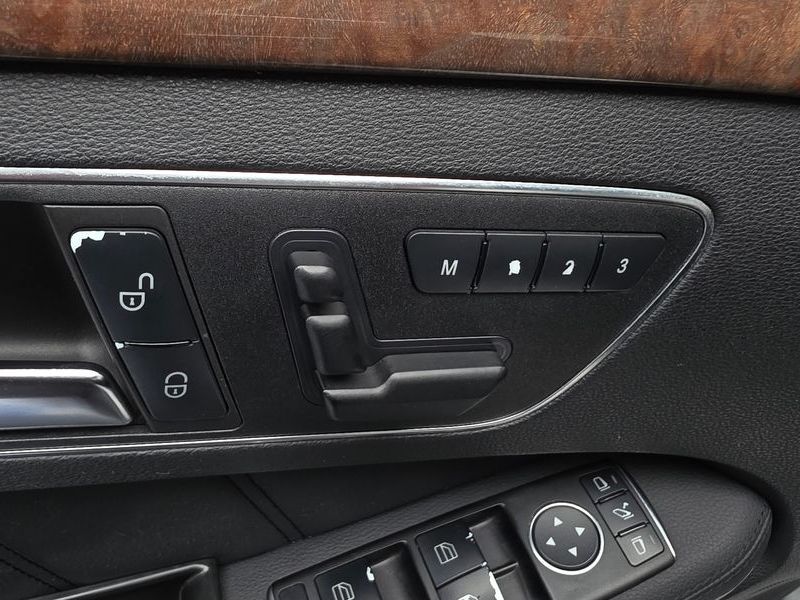 2012 Mercedes-Benz E-Class E300 Elegance photo 14