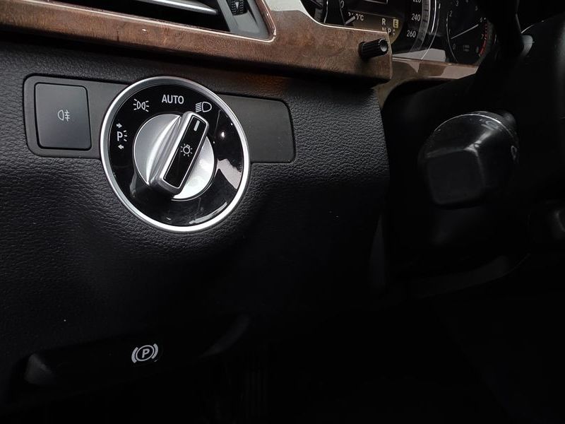 2012 Mercedes-Benz E-Class E300 Elegance photo 15