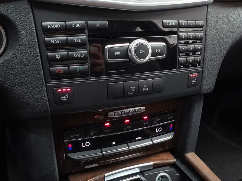 2012 Mercedes-Benz E-Class E300 Elegance photo 17