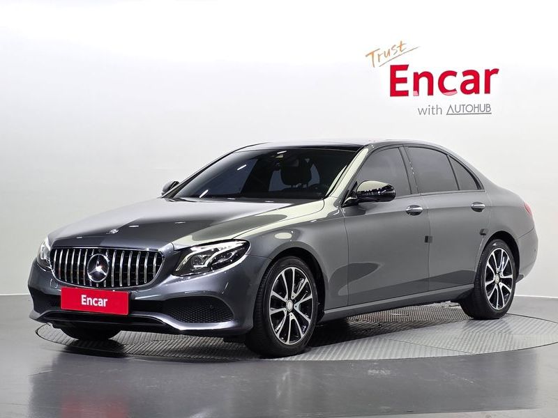 2017 Mercedes-Benz E-Class E300 Avantgarde photo 1