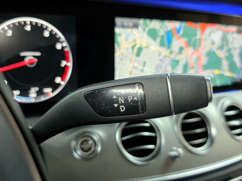2017 Mercedes-Benz E-Class E300 Avantgarde photo 9