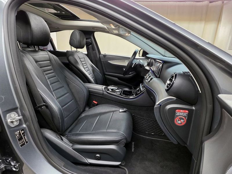 2017 Mercedes-Benz E-Class E300 Avantgarde photo 10