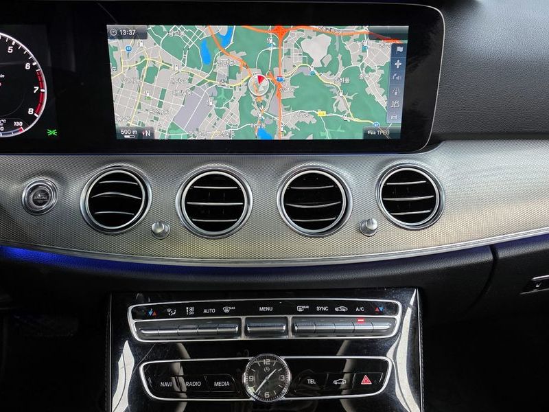 2017 Mercedes-Benz E-Class E300 Avantgarde photo 16