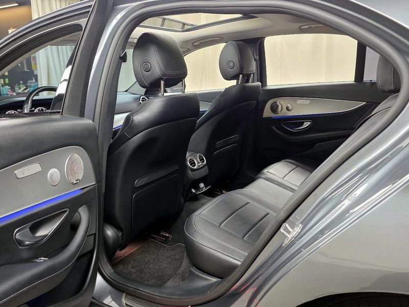 2017 Mercedes-Benz E-Class E300 Avantgarde photo 18