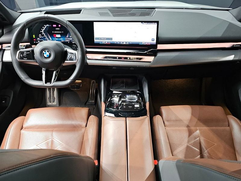 2024 BMW 5 Series 530i xDrive M Sport photo 7