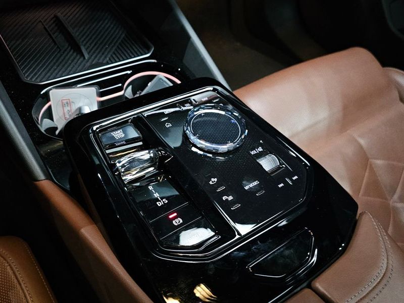 2024 BMW 5 Series 530i xDrive M Sport photo 9