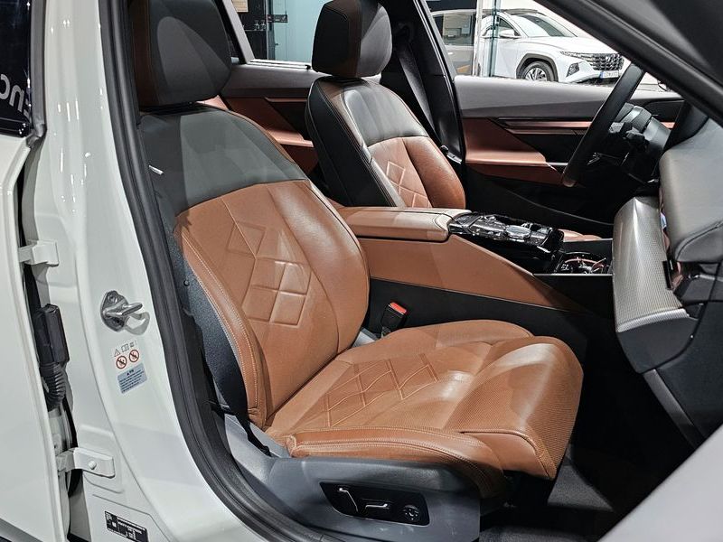 2024 BMW 5 Series 530i xDrive M Sport photo 10