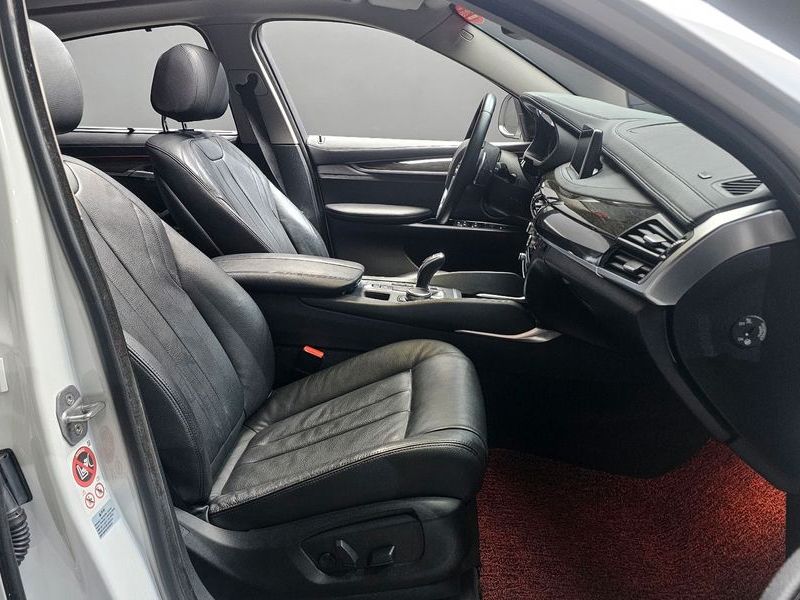 2017 BMW X6 xDrive 30d photo 11