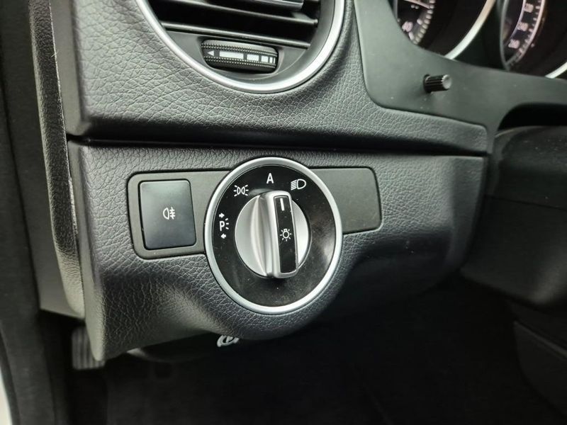 2012 Mercedes-Benz C-Class C200 CGI AVANTGARDE photo 8
