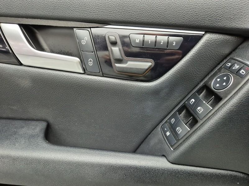 2012 Mercedes-Benz C-Class C200 CGI AVANTGARDE photo 12